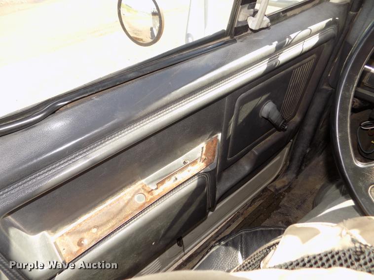 image for item DA0706 1992 Ford F800 digger derrick truck