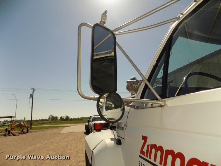 image for item DA0706 1992 Ford F800 digger derrick truck