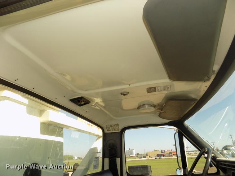 image for item DA0706 1992 Ford F800 digger derrick truck