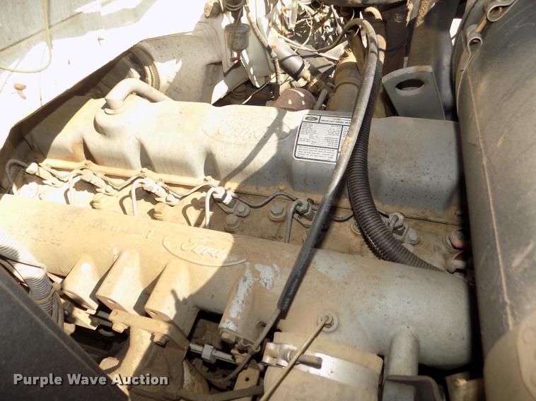 image for item DA0706 1992 Ford F800 digger derrick truck