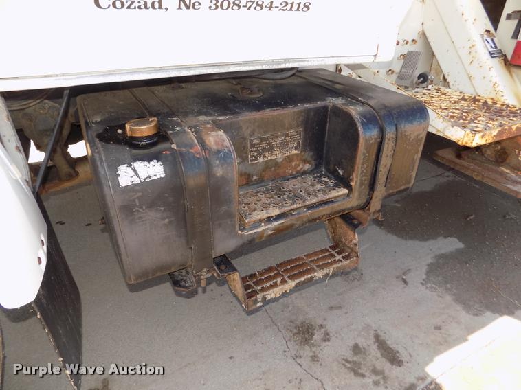 image for item DA0706 1992 Ford F800 digger derrick truck