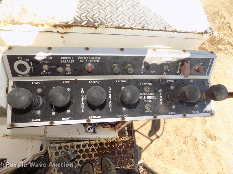 image for item DA0706 1992 Ford F800 digger derrick truck