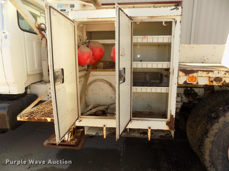 image for item DA0706 1992 Ford F800 digger derrick truck