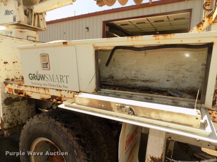 image for item DA0706 1992 Ford F800 digger derrick truck