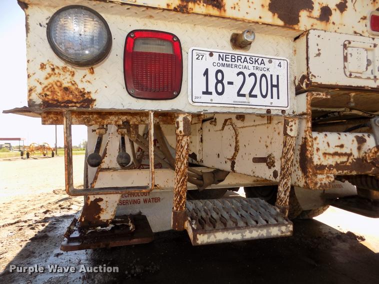 image for item DA0706 1992 Ford F800 digger derrick truck