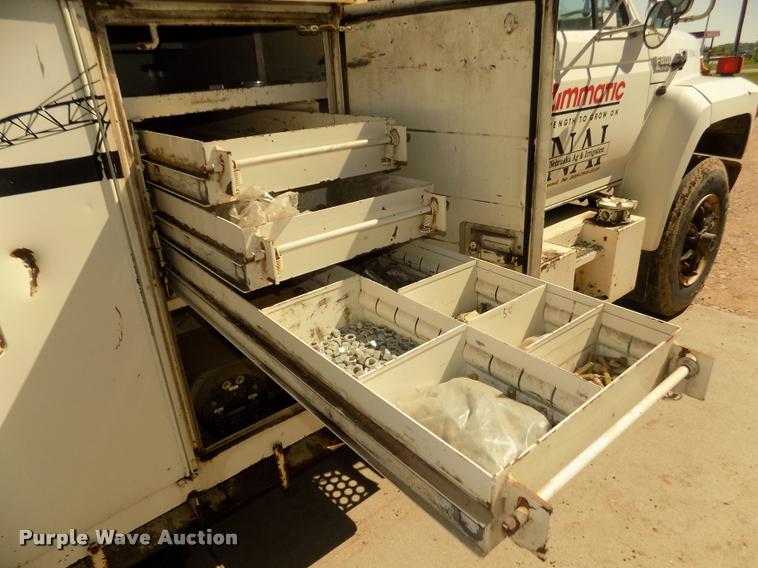 image for item DA0706 1992 Ford F800 digger derrick truck