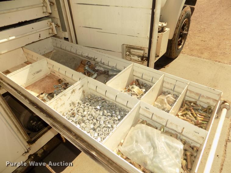 image for item DA0706 1992 Ford F800 digger derrick truck