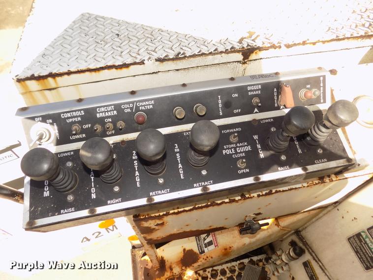 image for item DA0706 1992 Ford F800 digger derrick truck