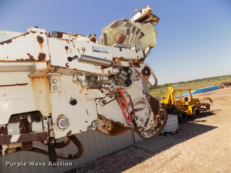 image for item DA0706 1992 Ford F800 digger derrick truck