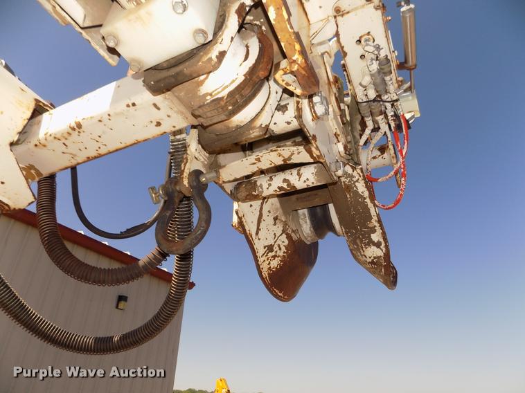 image for item DA0706 1992 Ford F800 digger derrick truck