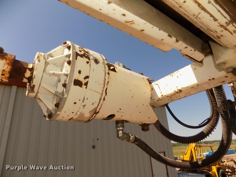 image for item DA0706 1992 Ford F800 digger derrick truck