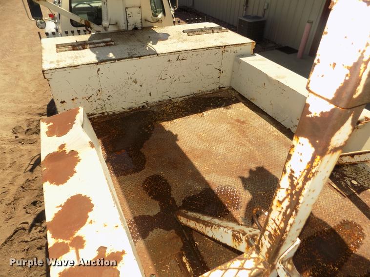 image for item DA0706 1992 Ford F800 digger derrick truck