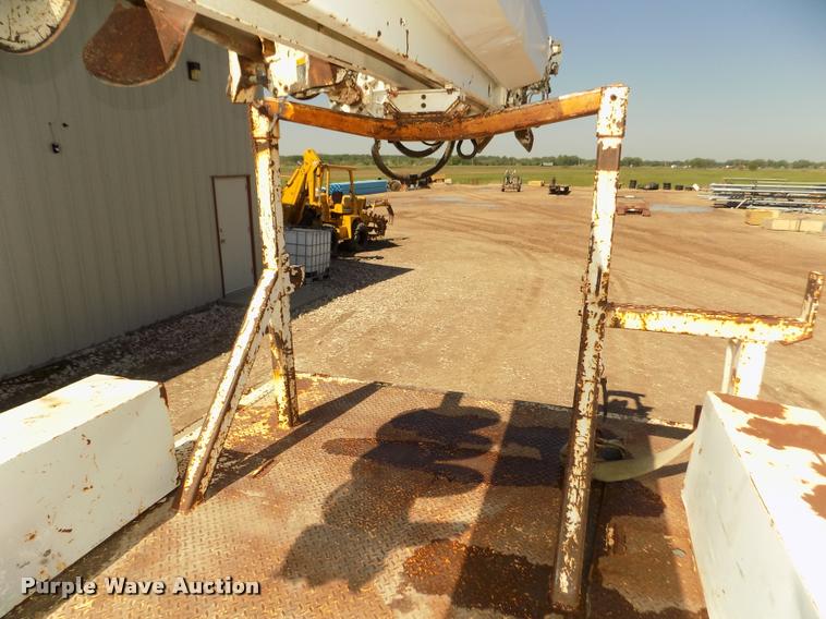 image for item DA0706 1992 Ford F800 digger derrick truck