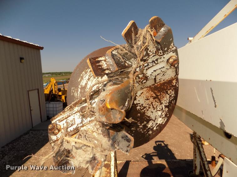 image for item DA0706 1992 Ford F800 digger derrick truck