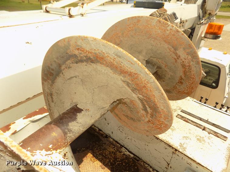 image for item DA0706 1992 Ford F800 digger derrick truck