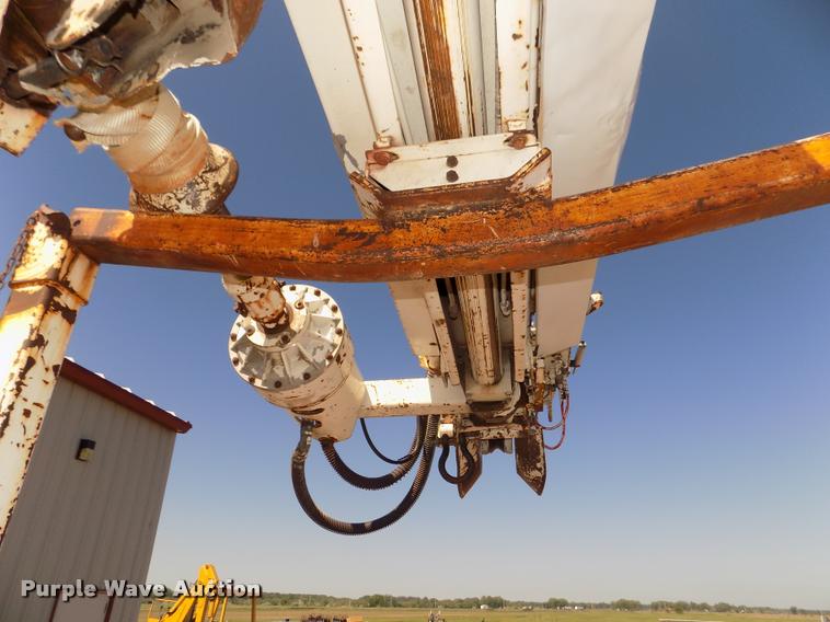 image for item DA0706 1992 Ford F800 digger derrick truck