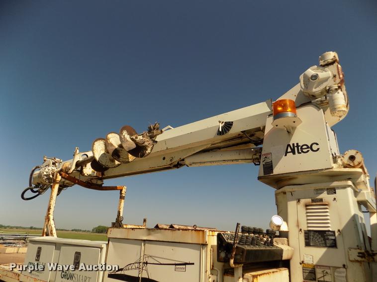 image for item DA0706 1992 Ford F800 digger derrick truck