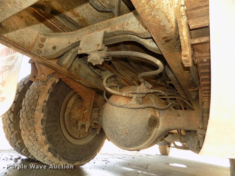 image for item DA0706 1992 Ford F800 digger derrick truck