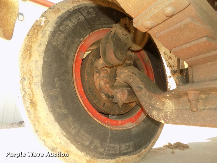 image for item DA0706 1992 Ford F800 digger derrick truck