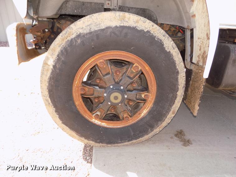 image for item DA0706 1992 Ford F800 digger derrick truck