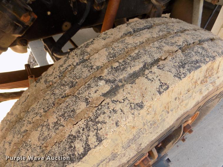 image for item DA0706 1992 Ford F800 digger derrick truck