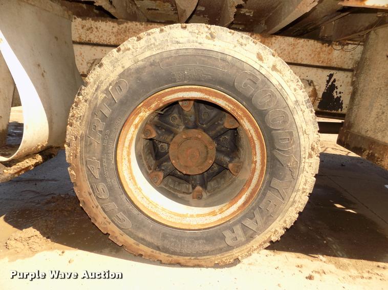 image for item DA0706 1992 Ford F800 digger derrick truck