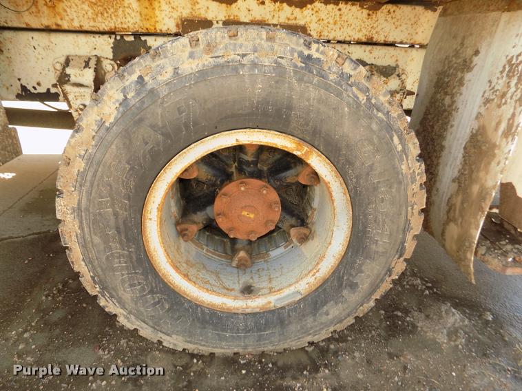 image for item DA0706 1992 Ford F800 digger derrick truck