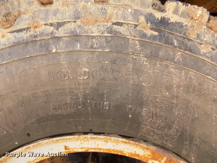 image for item DA0706 1992 Ford F800 digger derrick truck