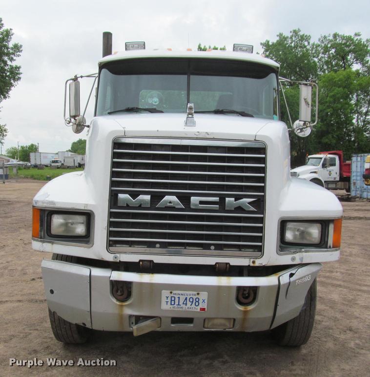 image for item DA1009 1993 Mack CH613 semi truck