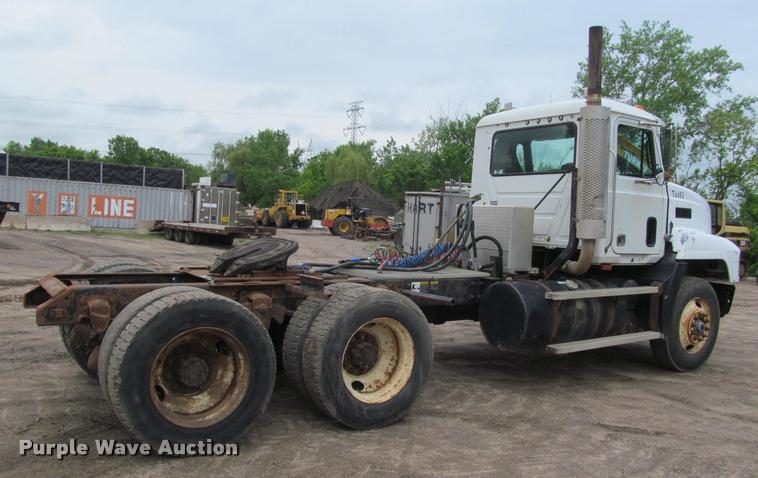 image for item DA1009 1993 Mack CH613 semi truck