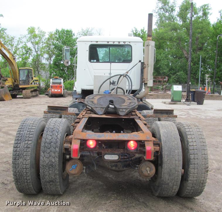 image for item DA1009 1993 Mack CH613 semi truck