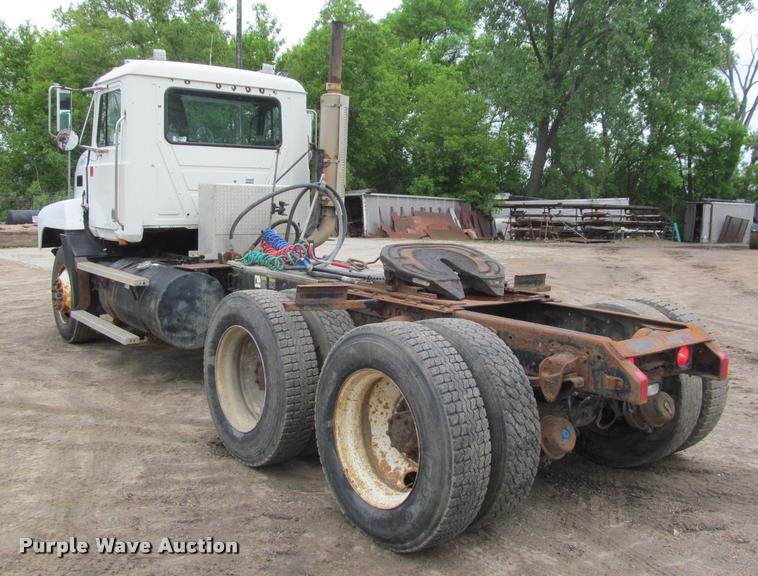 image for item DA1009 1993 Mack CH613 semi truck