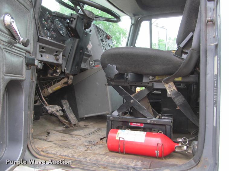 image for item DA1009 1993 Mack CH613 semi truck