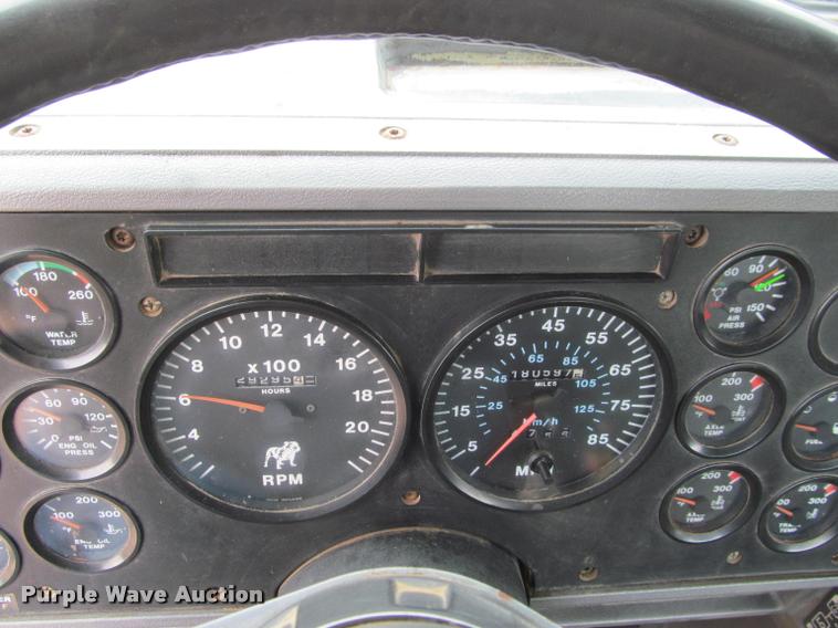 image for item DA1009 1993 Mack CH613 semi truck