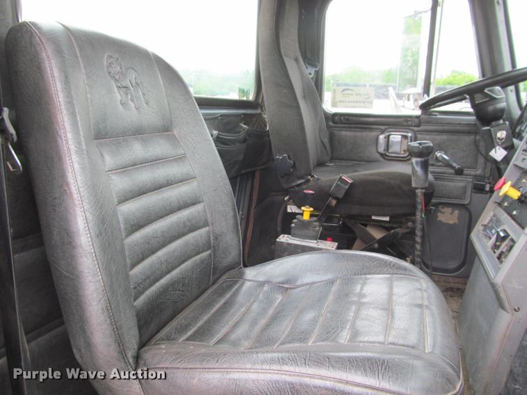 image for item DA1009 1993 Mack CH613 semi truck