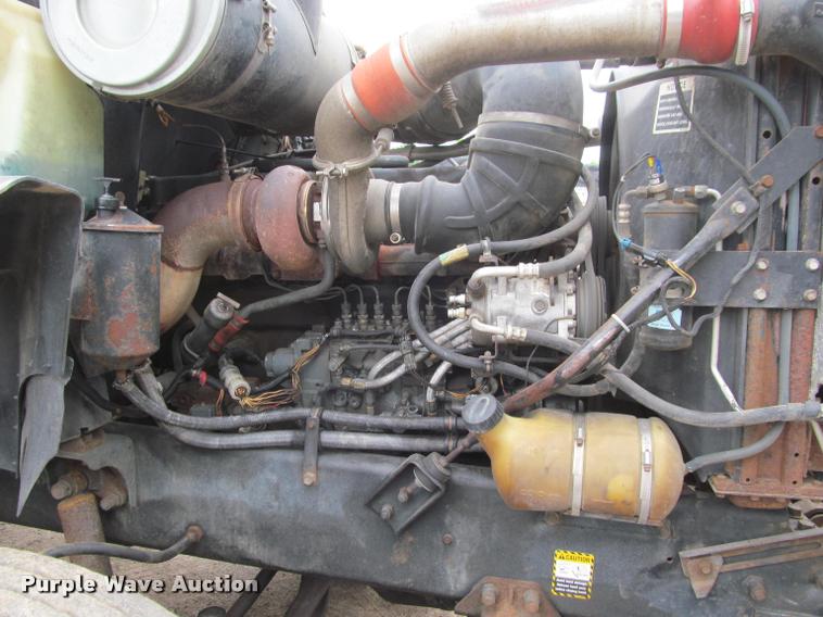 image for item DA1009 1993 Mack CH613 semi truck