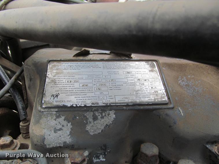 image for item DA1009 1993 Mack CH613 semi truck