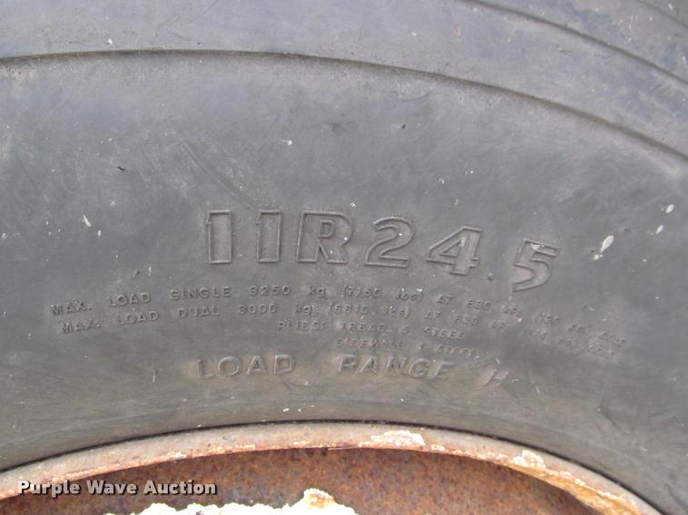 image for item DA1009 1993 Mack CH613 semi truck