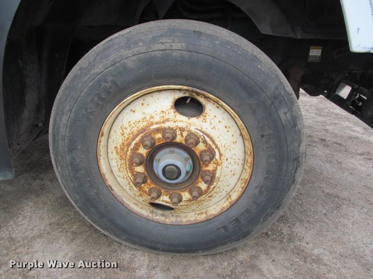 image for item DA1009 1993 Mack CH613 semi truck