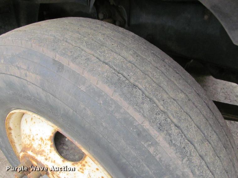 image for item DA1009 1993 Mack CH613 semi truck