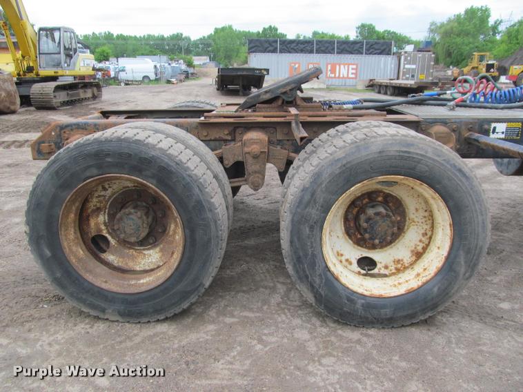 image for item DA1009 1993 Mack CH613 semi truck