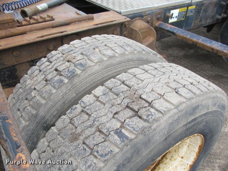 image for item DA1009 1993 Mack CH613 semi truck