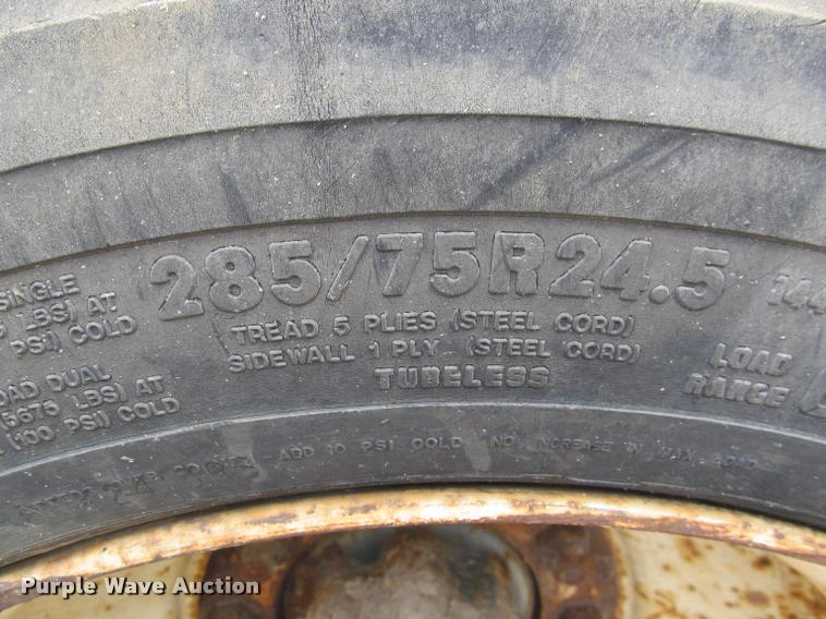 image for item DA1009 1993 Mack CH613 semi truck