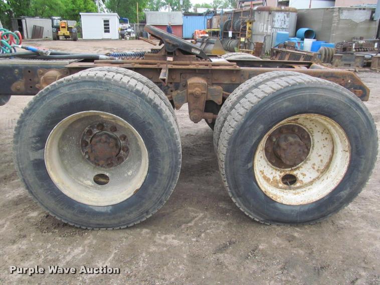 image for item DA1009 1993 Mack CH613 semi truck