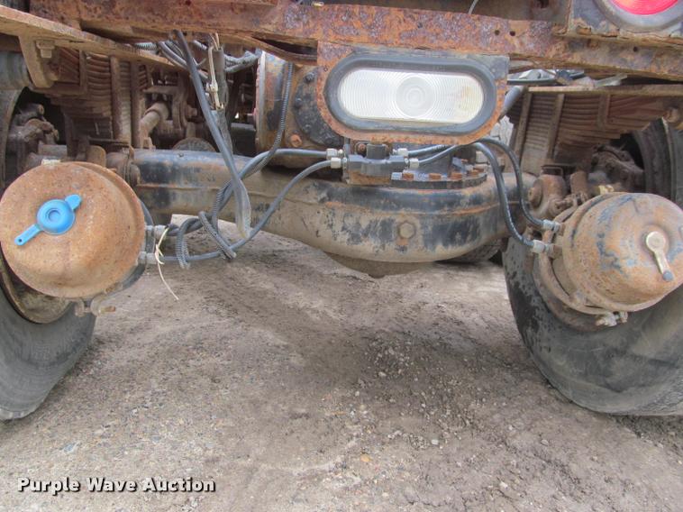 image for item DA1009 1993 Mack CH613 semi truck