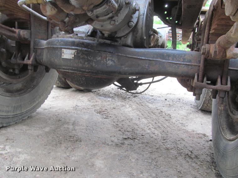 image for item DA1009 1993 Mack CH613 semi truck