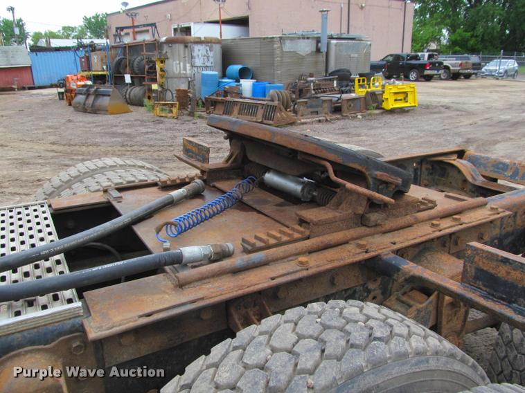 image for item DA1009 1993 Mack CH613 semi truck