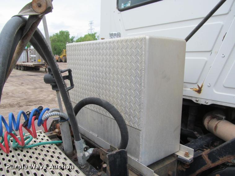 image for item DA1009 1993 Mack CH613 semi truck