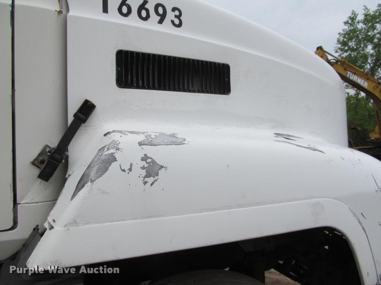 image for item DA1009 1993 Mack CH613 semi truck