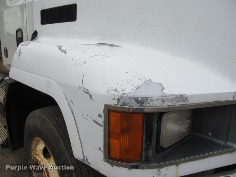 image for item DA1009 1993 Mack CH613 semi truck